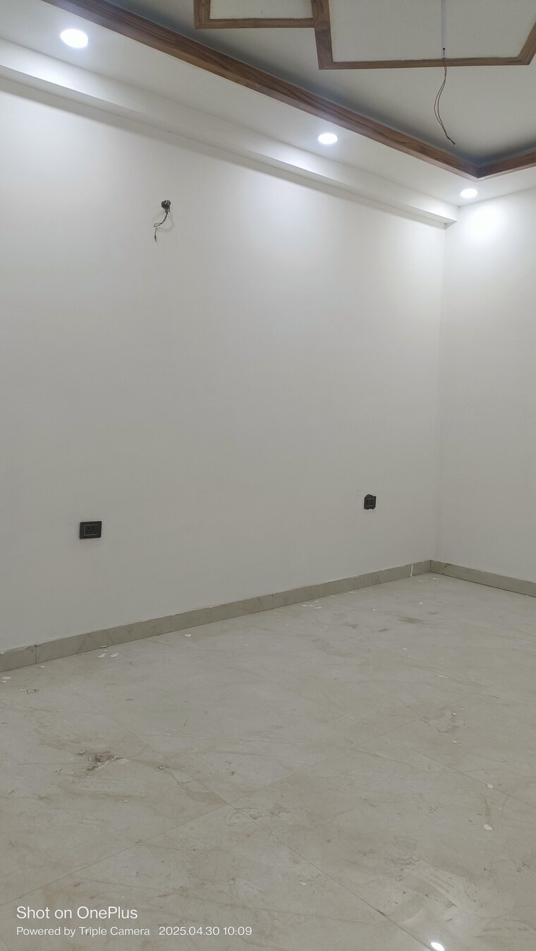 Room, ashoka-enclave-faridabad 4 Bedroom 300 Sq.Yd. Builder Floor In Sector 34 Faridabad 8583340