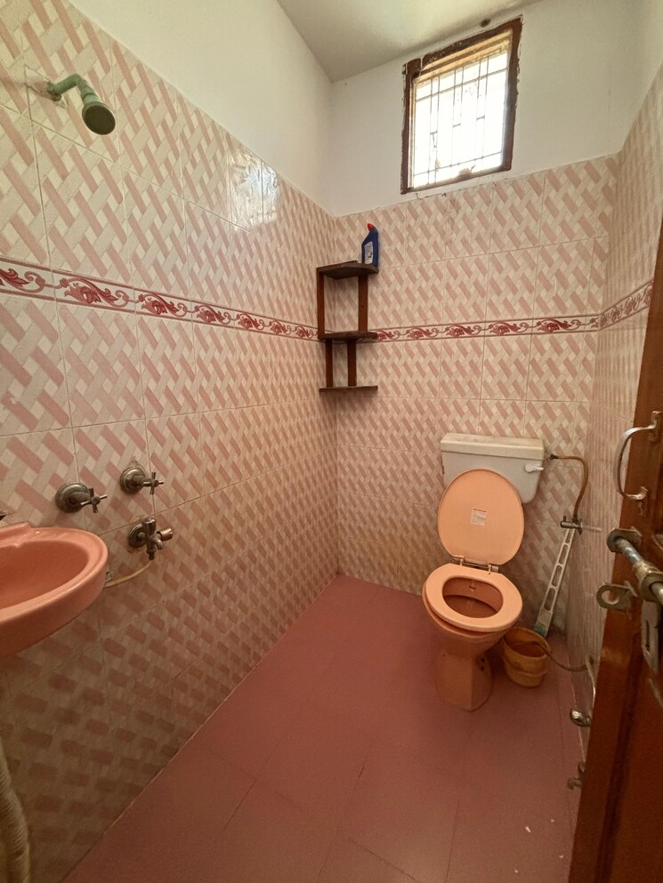 Bathroom, gomti nagar 2 Bedroom 1650 Sq.Ft. Independent House In Gomti Nagar Lucknow 8583349