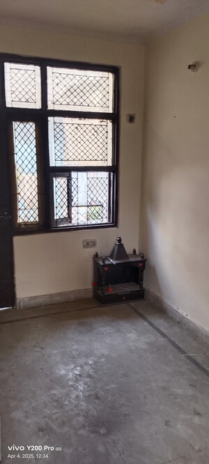 Room in 2.5 BHK Builder Floor at Rohini Sector 7 – for Sale