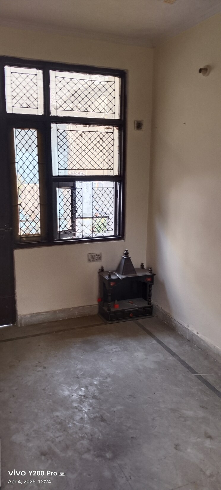 Room, rohini sector 7 2.5 Bedroom 750 Sq.Ft. Builder Floor In Rohini Sector 7 Delhi 8583416