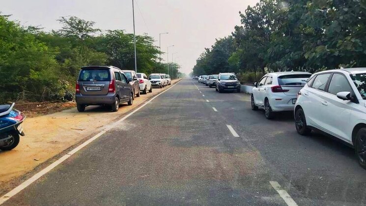  Parking, sector 137  900 Sq.Ft. Plot In Sector 137 Noida 8583414