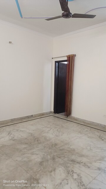 Room in 2 BHK Builder Floor at Ashoka Enclave Faridabad, Sector 34 – for Rent