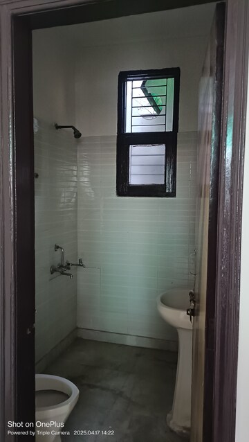 Bathroom in 2 BHK Builder Floor at Ashoka Enclave Faridabad, Sector 34 – for Rent