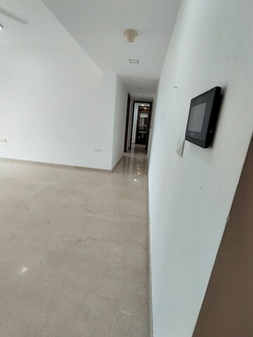 Room in 2 BHK Apartment at Lodha Parkside, Worli – for Rent