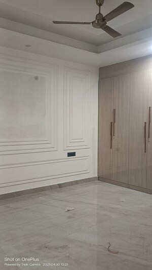 Room in 4 BHK Builder Floor at Ashoka Enclave Faridabad, Sector 34 – for Sale