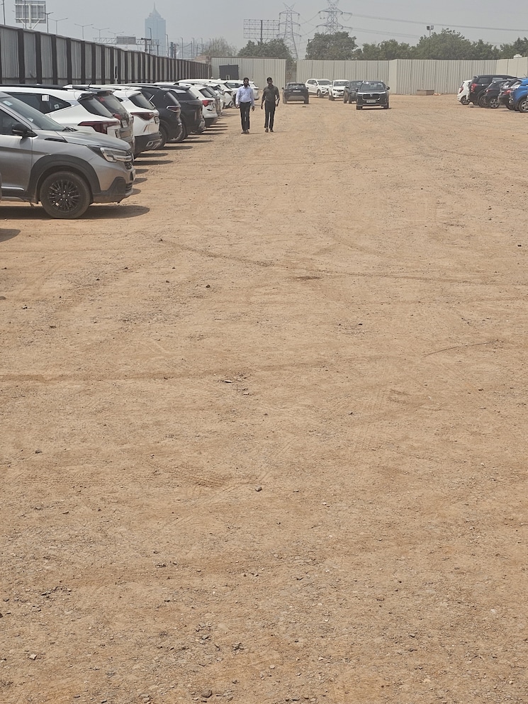  Parking, siddharth vihar 3.5 Bedroom 1870 Sq.Ft. Apartment In Siddharth Vihar Ghaziabad 8583521