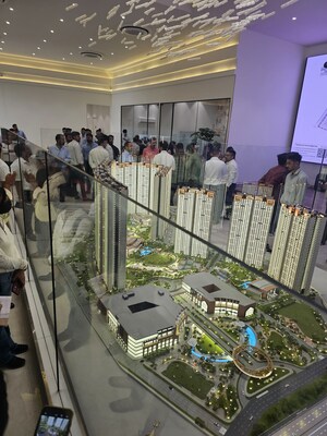 Balcony in 3.5 BHK Apartment at Siddharth Vihar – for Sale