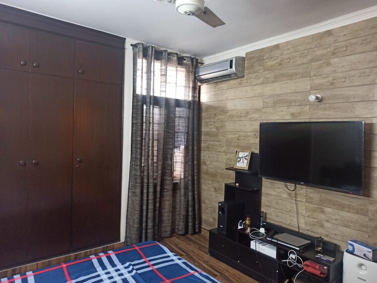 Bedroom, dlf-the-pinnacle 4 Bedroom 3950 Sq.Ft. Apartment In Dlf Phase V Gurgaon 8583573