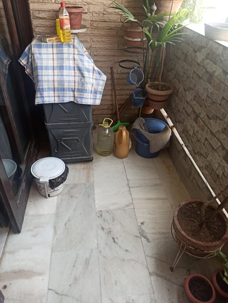 Bathroom, dlf-the-pinnacle 4 Bedroom 3950 Sq.Ft. Apartment In Dlf Phase V Gurgaon 8583573