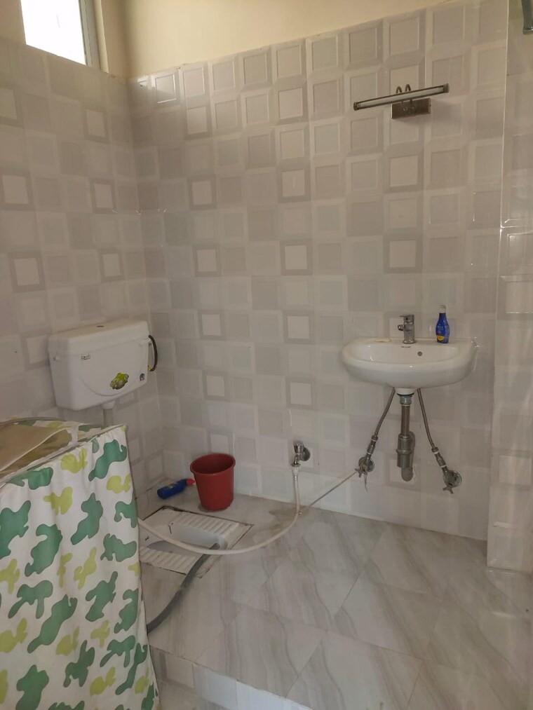 Bathroom, raj nagar extension 6+ Bedroom 120 Sq.Yd. Independent House In Raj Nagar Extension Ghaziabad 8583608