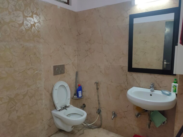 Bathroom, raj nagar extension 6+ Bedroom 120 Sq.Yd. Independent House In Raj Nagar Extension Ghaziabad 8583608