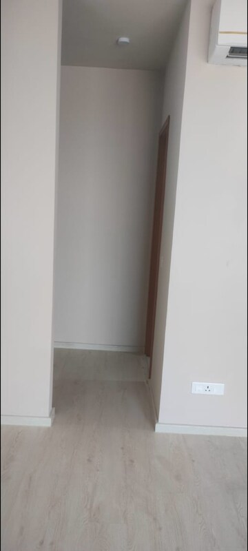 Building Lobby in 3.5 BHK Apartment at M3M Heights, Sector 65 – for Rent
