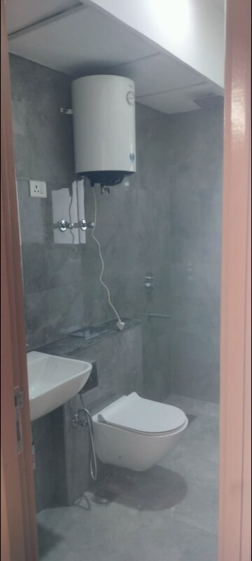 Bathroom in 3.5 BHK Apartment at M3M Heights, Sector 65 – for Rent