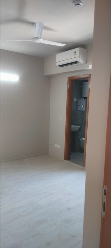 Room in 3.5 BHK Apartment at M3M Heights, Sector 65 – for Rent