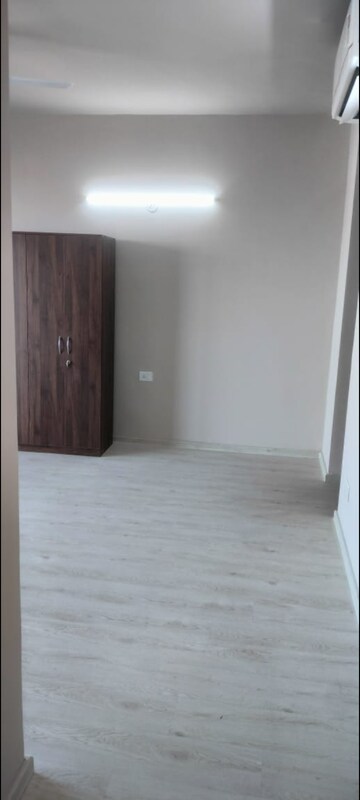 Room in 3.5 BHK Apartment at M3M Heights, Sector 65 – for Rent