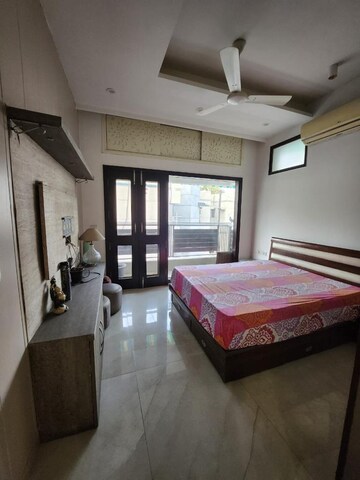 Master Bedroom in 3 BHK Builder Floor at Pitampura – for Rent
