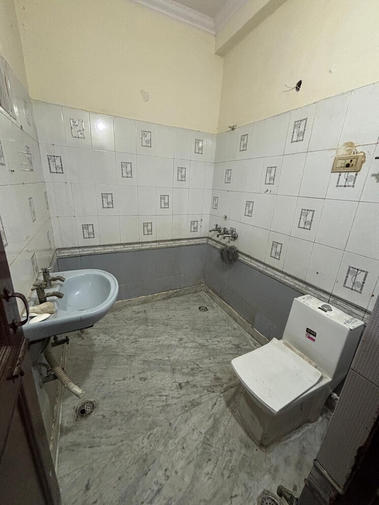 Bathroom, angel-mercury 2 Bedroom 1198 Sq.Ft. Apartment In Vaibhav Khand Ghaziabad 8583639
