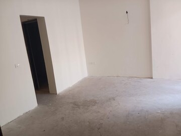 Room in 4 BHK Penthouse at Amrapali Silicon City, Sector 76 – for Sale