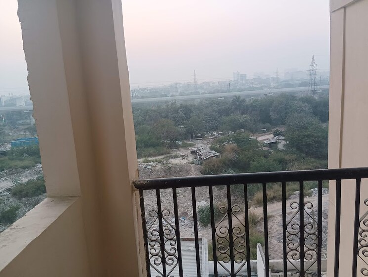 Balcony, amrapali-silicon-city 4 Bedroom 4530 Sq.Ft. Penthouse In Sector 76 Noida 8583652