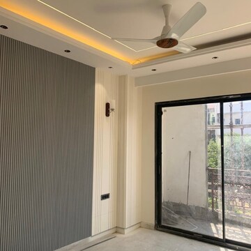 Building Lobby in 4 BHK Builder Floor at Ansal API Esencia, Sector 67 – for Sale