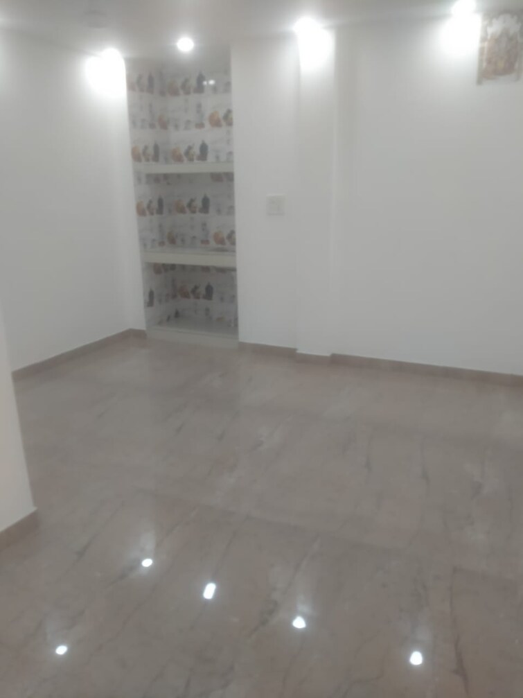 Cover Image, shankar road Commercial Shop 450 Sq.Ft. In Shankar Road Delhi 8583677