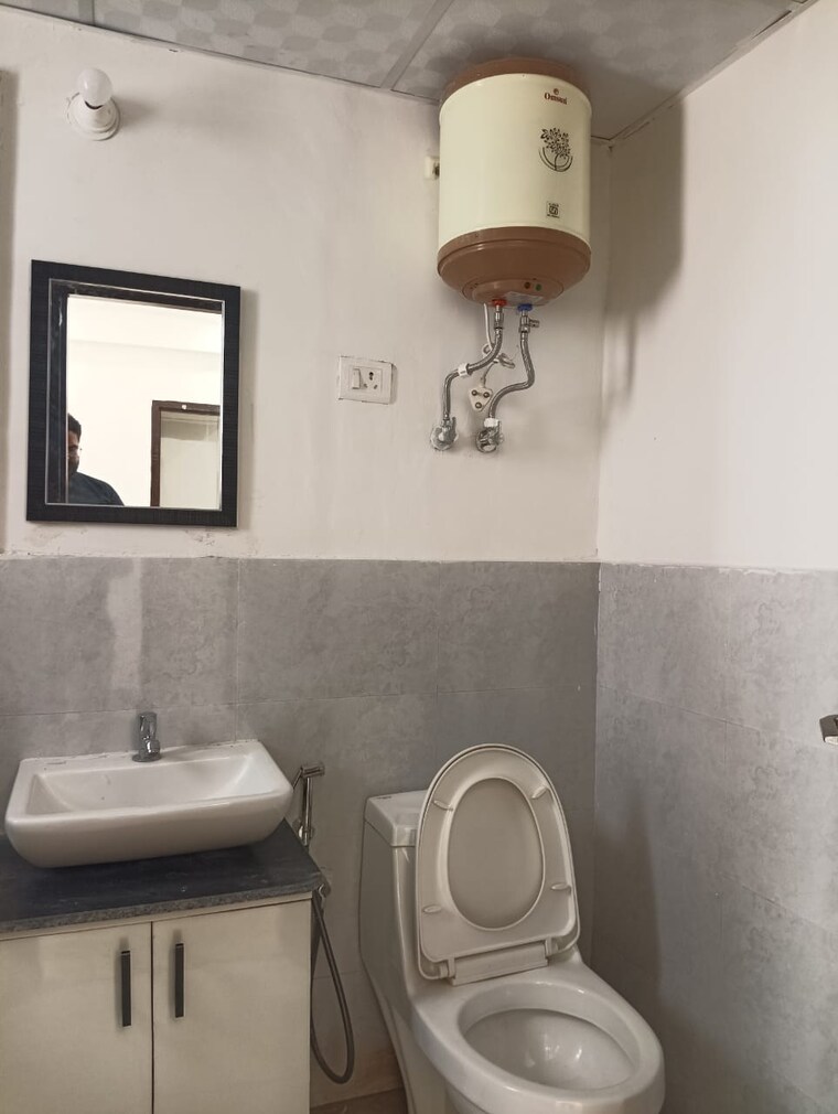 Bathroom, suncity-avenue-76 2 Bedroom 682 Sq.Ft. Apartment In Sector 76 Gurgaon 8583694