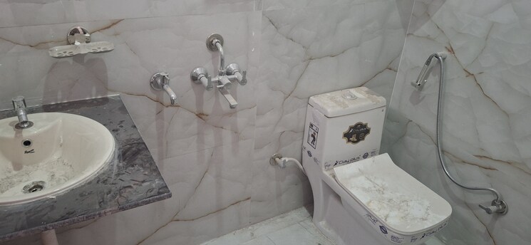 Bathroom, shree-balaji-towers 2.5 Bedroom 1500 Sq.Ft. Independent House In Faizabad Road Lucknow 8583711