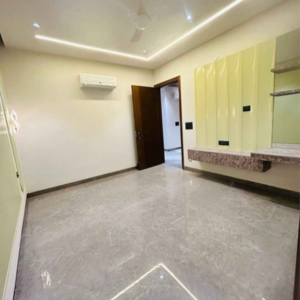 Room in 4 BHK Builder Floor at The Images Floors, Sector 51 – for Sale