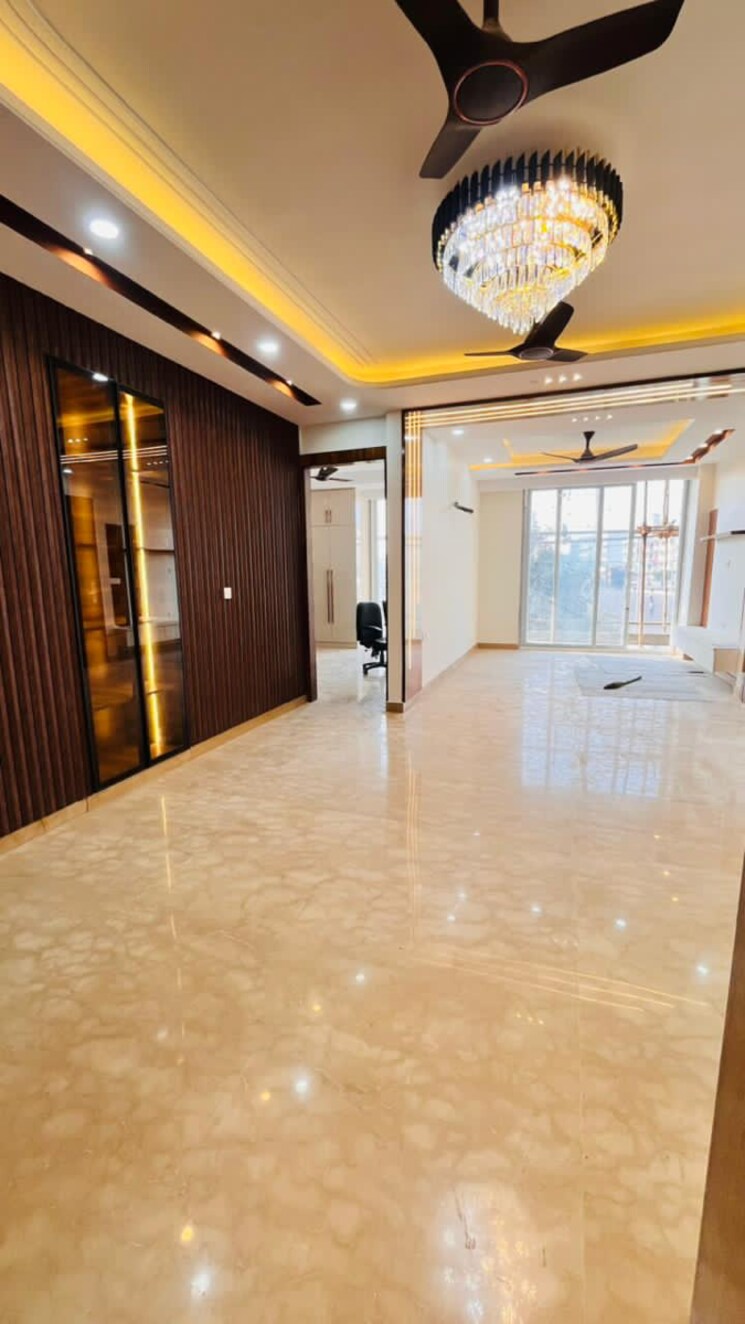 Room, bestech-central-square 3 Bedroom 204 Sq.Yd. Builder Floor In Sector 56 Gurgaon 8583915