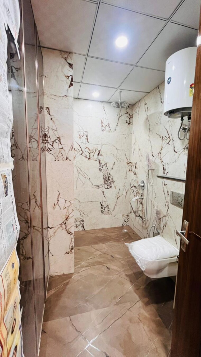 Attached Bathroom, bestech-central-square 3 Bedroom 204 Sq.Yd. Builder Floor In Sector 56 Gurgaon 8583915