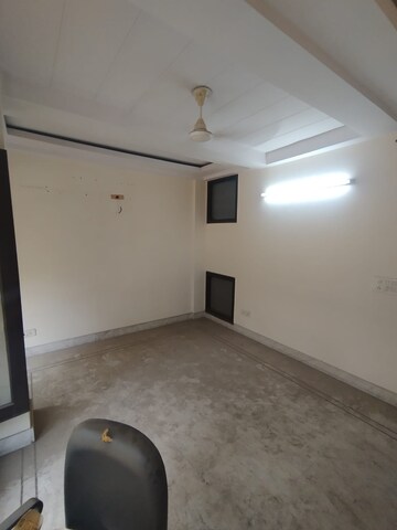 Room in 1 BHK Builder Floor at Hari Nagar Ashram – for Rent
