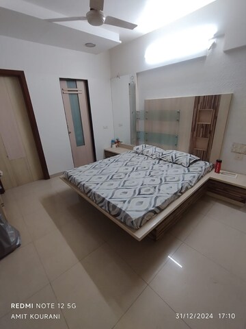Bedroom in 3 BHK Apartment at Navrangpura – for Rent