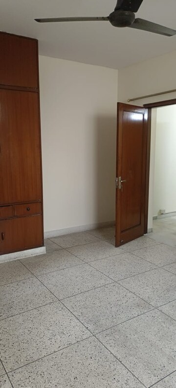Room in 1 RK Builder Floor at Hari Nagar Ashram – for Rent