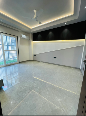 Room in 4 BHK Builder Floor at M3M Atrium, Golf Course Extension – for Sale