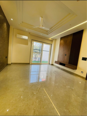 Room in 4 BHK Builder Floor at M3M Atrium, Golf Course Extension – for Sale