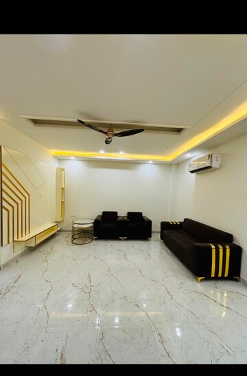 Master Bedroom in 3 BHK Builder Floor at Spazedge, Sector 47 – for Rent