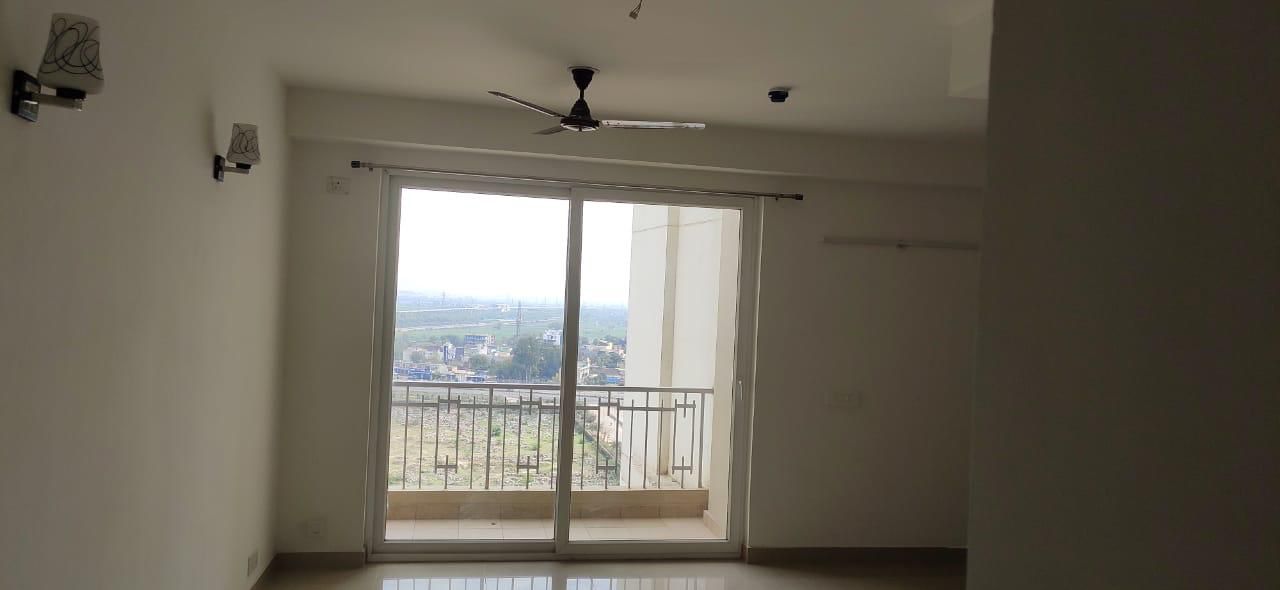 2 BHK + Servant Room Apartment For Rent in 3C Lotus Zing