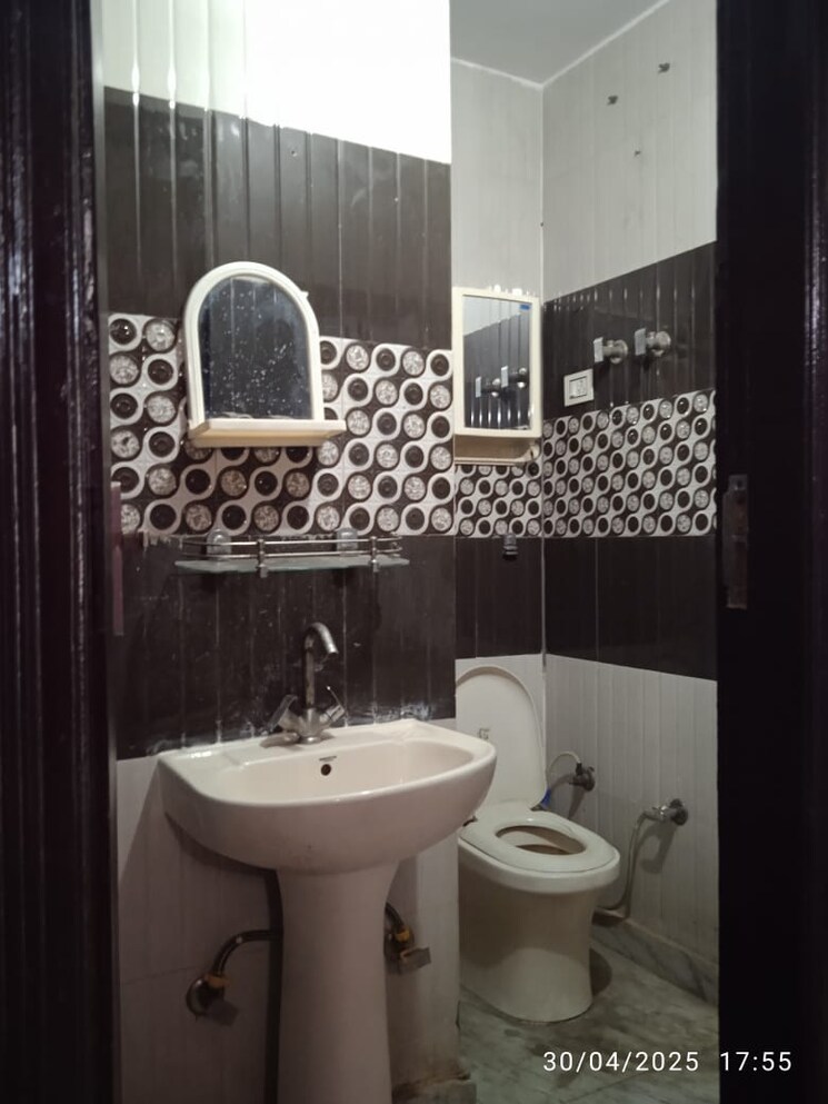 Bathroom, nawada 3 Bedroom 1000 Sq.Ft. Builder Floor In Nawada Delhi 8584015