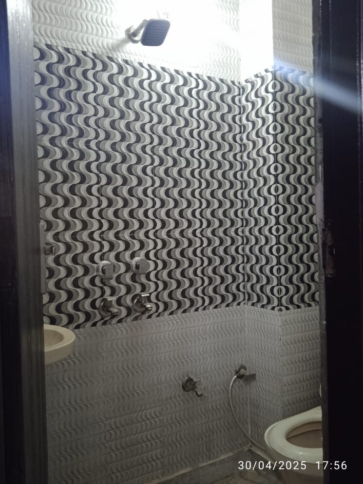 Bathroom, nawada 3 Bedroom 1000 Sq.Ft. Builder Floor In Nawada Delhi 8584015