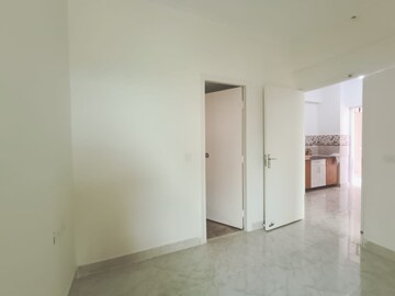 Room in 3 BHK Apartment at Gaurs Siddhartham, Siddharth Vihar – for Sale