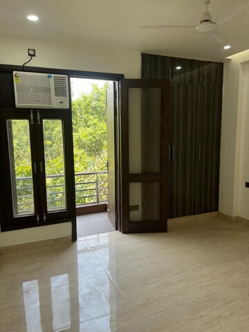 Room in 4 BHK Villa at DLF Garden Villas, Sector 43 – for Rent