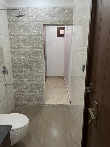 Bathroom in 4 BHK Villa at DLF Garden Villas, Sector 43 – for Rent