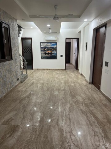 Room in 4 BHK Villa at DLF Garden Villas, Sector 43 – for Rent