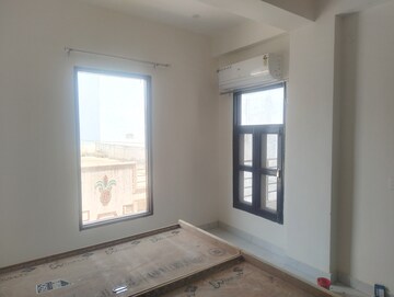 Room in 1 BHK Builder Floor at Sector 69 – for Rent