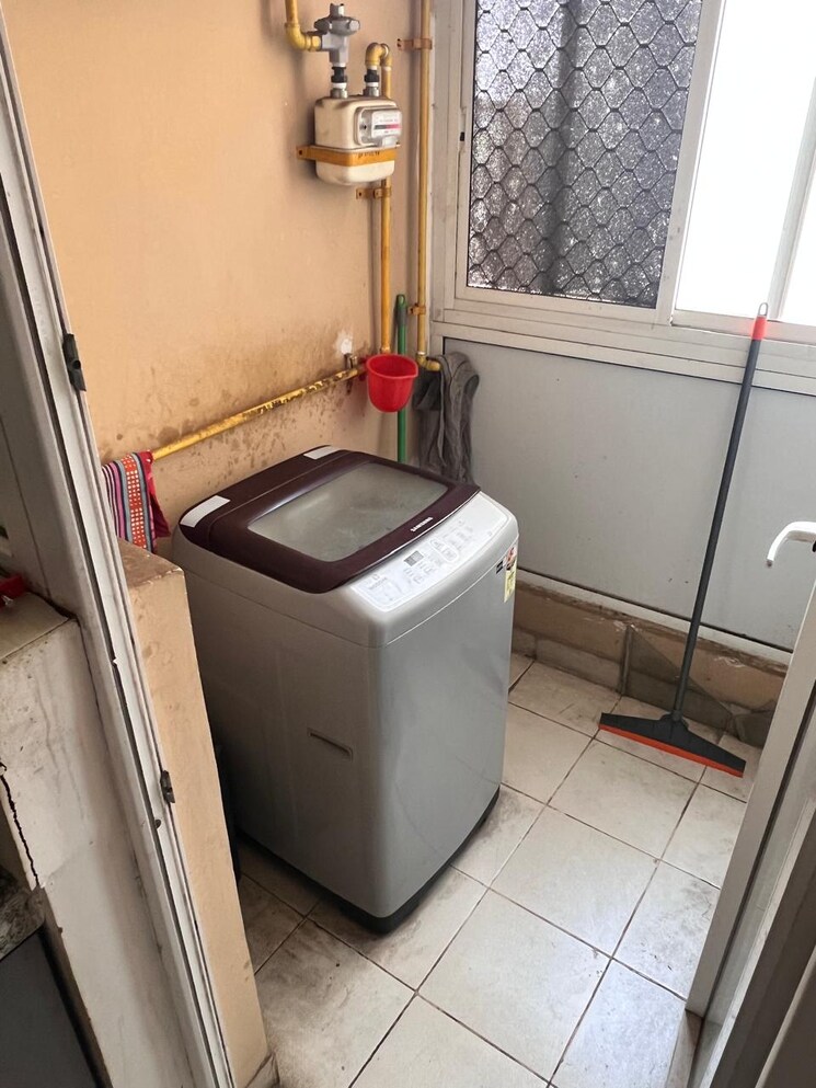 Bathroom, 3c-lotus-zing 3 Bedroom 1600 Sq.Ft. Apartment In Sector 168 Noida 8584076