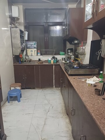 Kitchen in 3 BHK Builder Floor at Tulip Mall, Sector 46 – for Rent