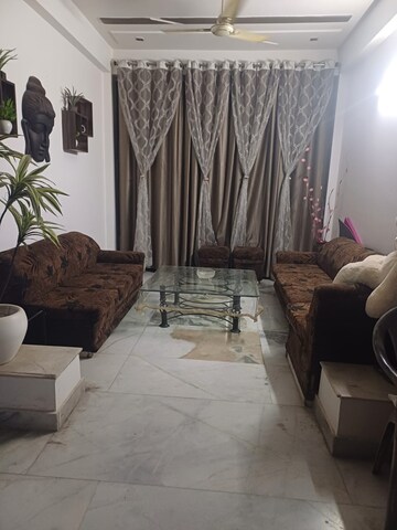 Living Room in 3 BHK Builder Floor at Tulip Mall, Sector 46 – for Rent