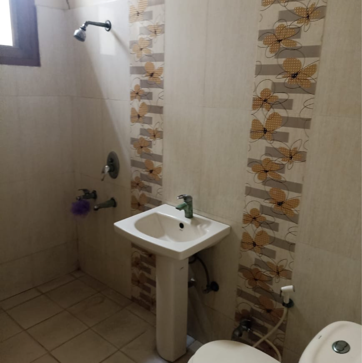 Bathroom, sector 92 4 Bedroom 2500 Sq.Ft. Builder Floor In Sector 92 Noida 8584078