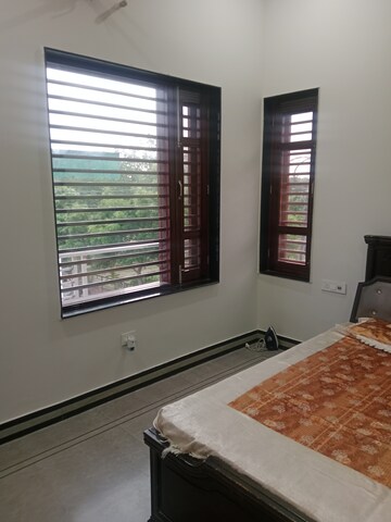 Furnished Amenities in 3 BHK Builder Floor at Sector 18 – for Rent