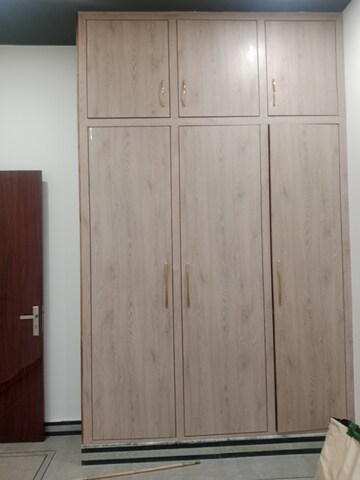 Furnished Amenities in 3 BHK Builder Floor at Sector 18 – for Rent
